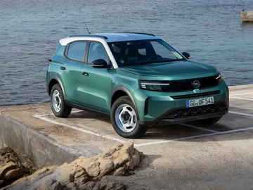 Opel ha descubierto cómo volver a fabricar coches baratos: menos pantallas, cambio manual y llantas de acero Opel ha descubierto cómo volver a fabricar coches baratos: menos pantallas, cambio manual y llantas de acero