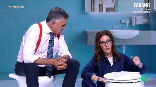 Cristina Gallego se convert&iacute;a en la conocida como fontanera del PSOE. 'D&iacute;ez' visitaba el programa para arreglar un atasco en uno de los inodoros de El Intermedio. 
