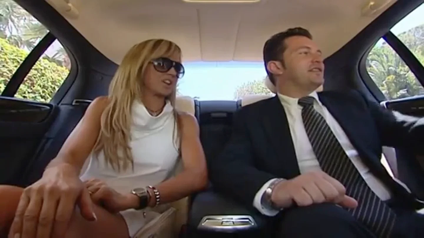La reacción del chófer cuando Nuria Collado golpea su coche al aparcar: "Nos vamos a quedar todos sin trabajo" La reacción del chófer cuando Nuria Collado golpea su coche al aparcar: "Nos vamos a quedar todos sin trabajo"
