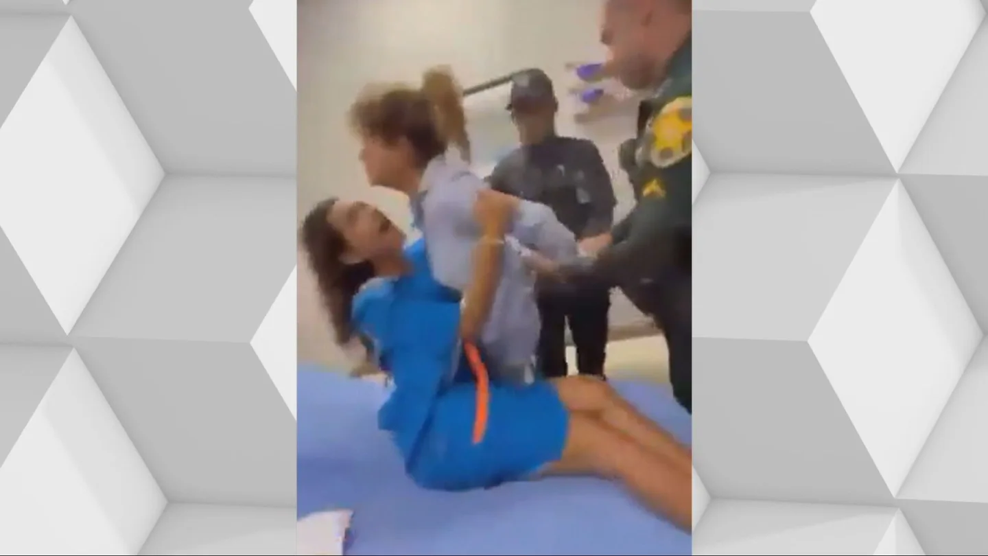 En pleno hospital y mientras se recuperaban de un accidente de tráfico: así ha sido la detención del ICE a una madre y su hija ecuatoriana En pleno hospital y mientras se recuperaban de un accidente de tráfico: así ha sido la detención del ICE a una madre y su hija ecuatoriana