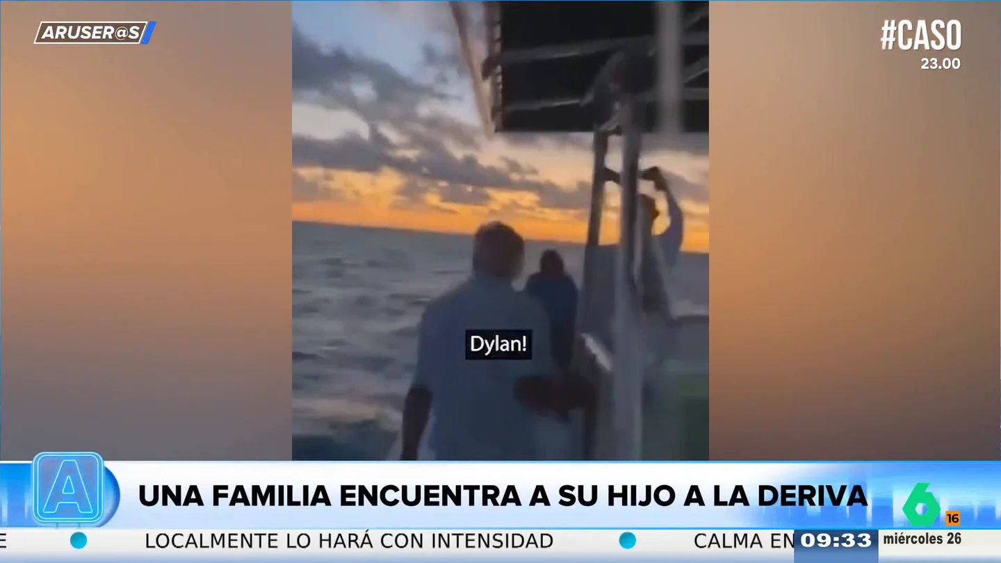 El angustioso reencuentro de una familia con su hijo tras encontrarlo a la deriva en pleno mar El angustioso reencuentro de una familia con su hijo tras encontrarlo a la deriva en pleno mar