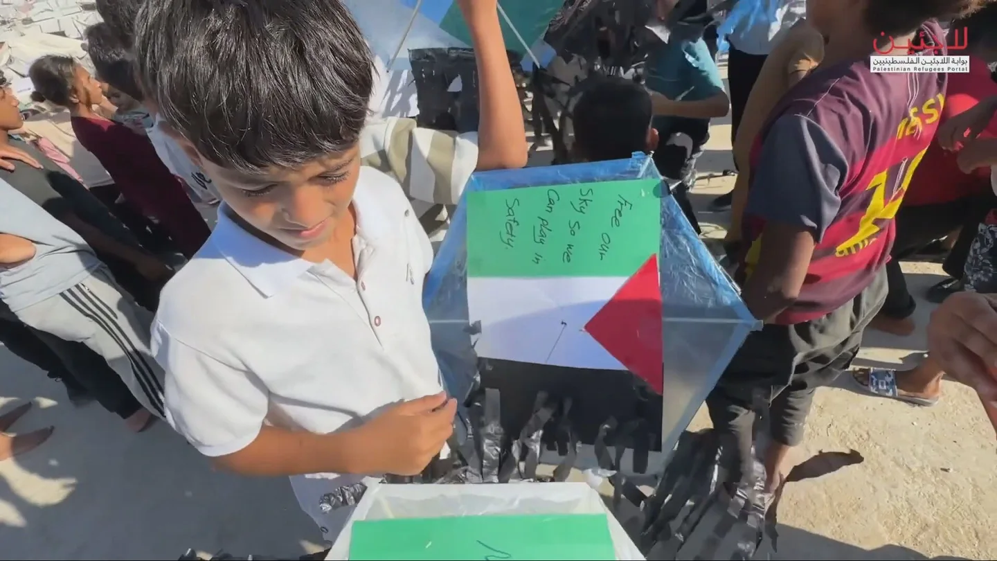 Un niño con una cometa en Gaza Un niño con una cometa en Gaza