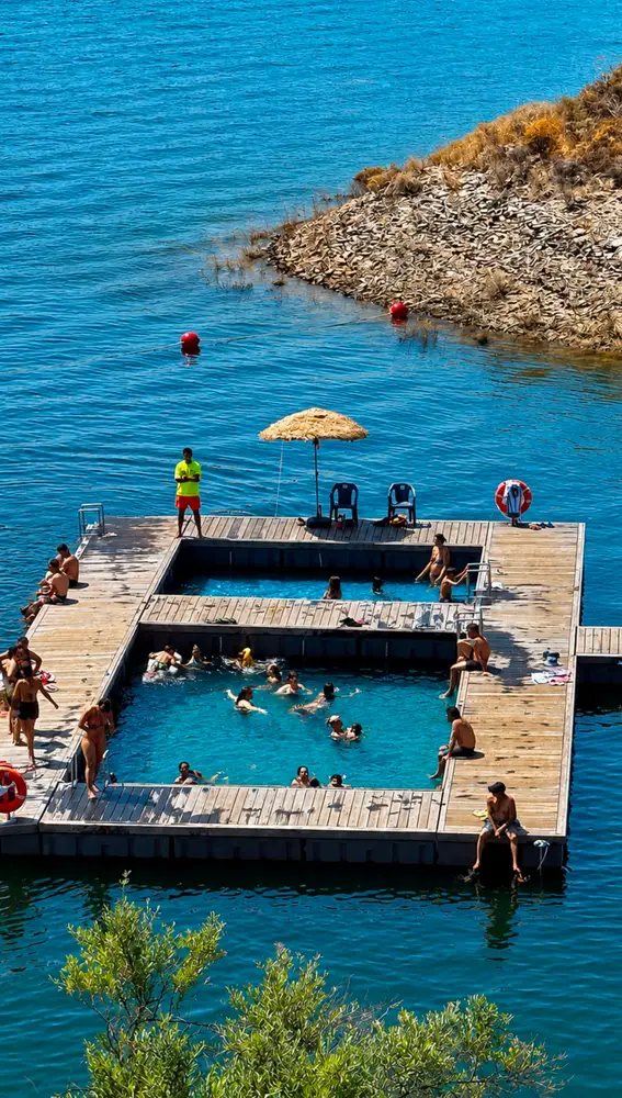 Piscinas en el embalse de Odeleite Piscinas en el embalse de Odeleite