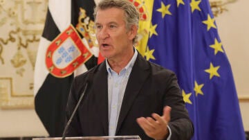El presidente del PP, Alberto N&uacute;&ntilde;ez Feijo&oacute;, ofrece una rueda de prensa junto al presidente de la Ciudad Aut&oacute;noma de Ceuta, Juan Jes&uacute;s Vivas Lara.