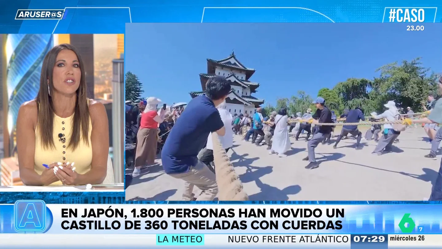 Japón reúne a 1.800 personas para mover a mano una torre de 360 toneladas Japón reúne a 1.800 personas para mover a mano una torre de 360 toneladas