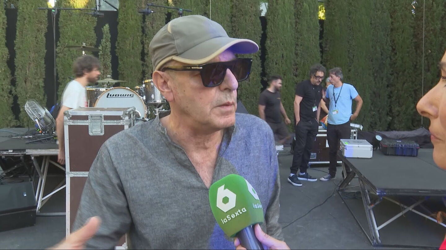 El músico Antonio Arias charla con laSexta durante uno de los ensayos