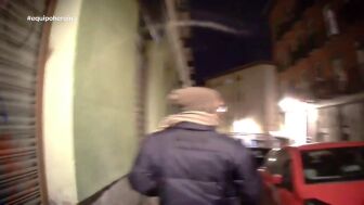 Equipo de Investigaci&oacute;n se infiltra en un narcopiso de Lavapi&eacute;s: "Dame el dinero, no puede ser gratis"