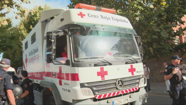 La ambulancia bloqueada por manifestantes ceut&iacute;es