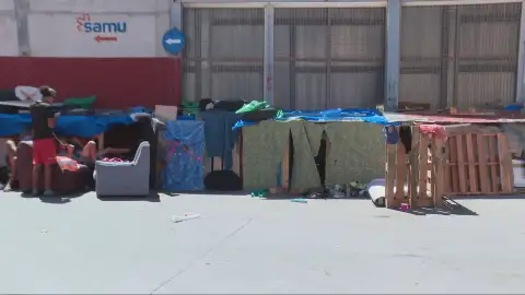 Las cabañas donde duermen ahora los migrantes al lado de las naves del Tarajal (Ceuta) Las cabañas donde duermen ahora los migrantes al lado de las naves del Tarajal (Ceuta)