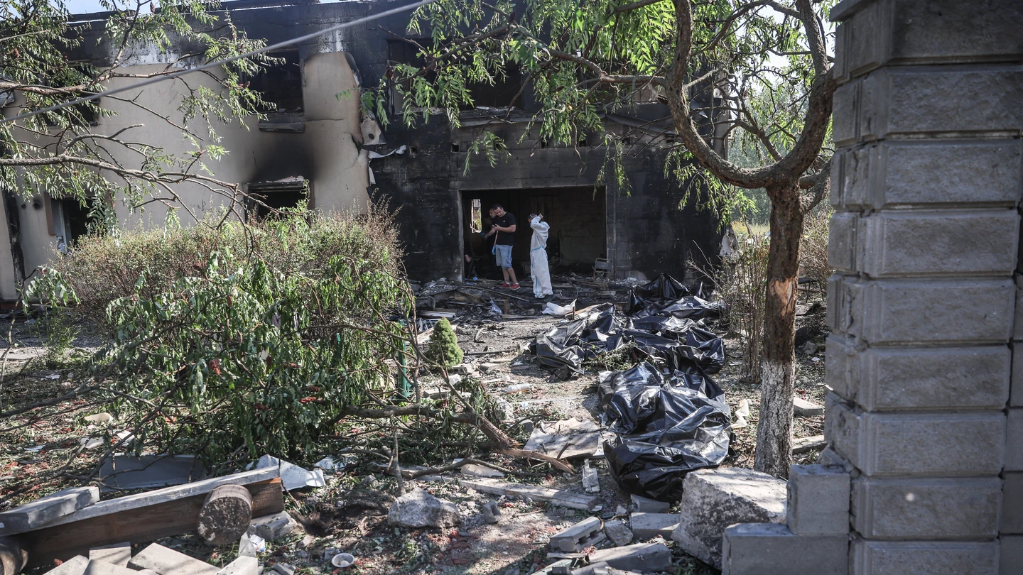 Imagen de la destrucción provocada por un ataque ruso en Kyiv Imagen de la destrucción provocada por un ataque ruso en Kyiv