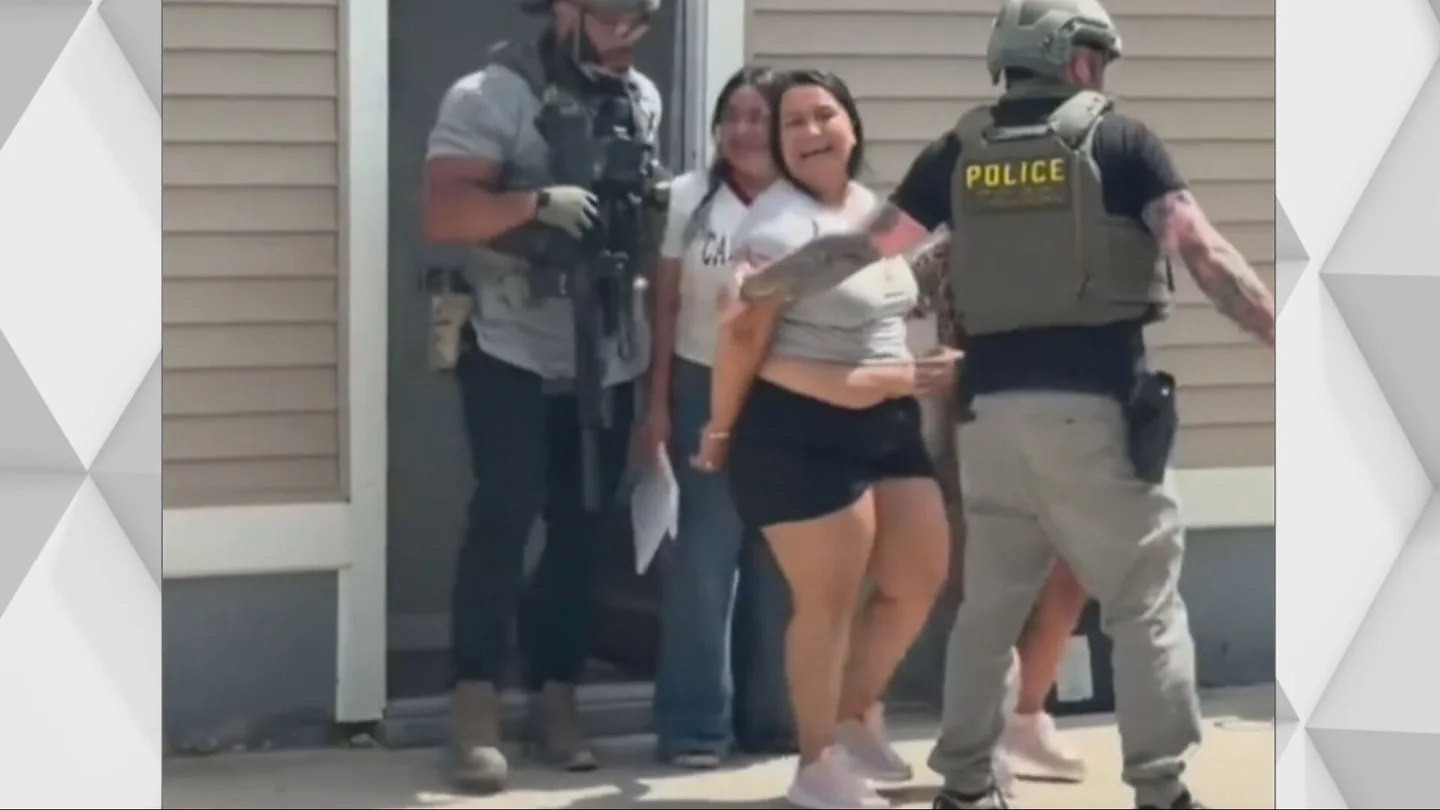 El ICE bate récord de arrestos: casi 50.000 detenidos en julio, más de la mitad sin antecedentes penales El ICE bate récord de arrestos: casi 50.000 detenidos en julio, más de la mitad sin antecedentes penales