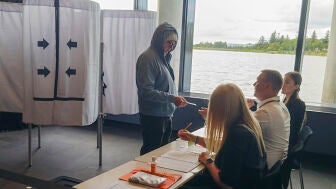 Votaci&oacute;n en Islandia