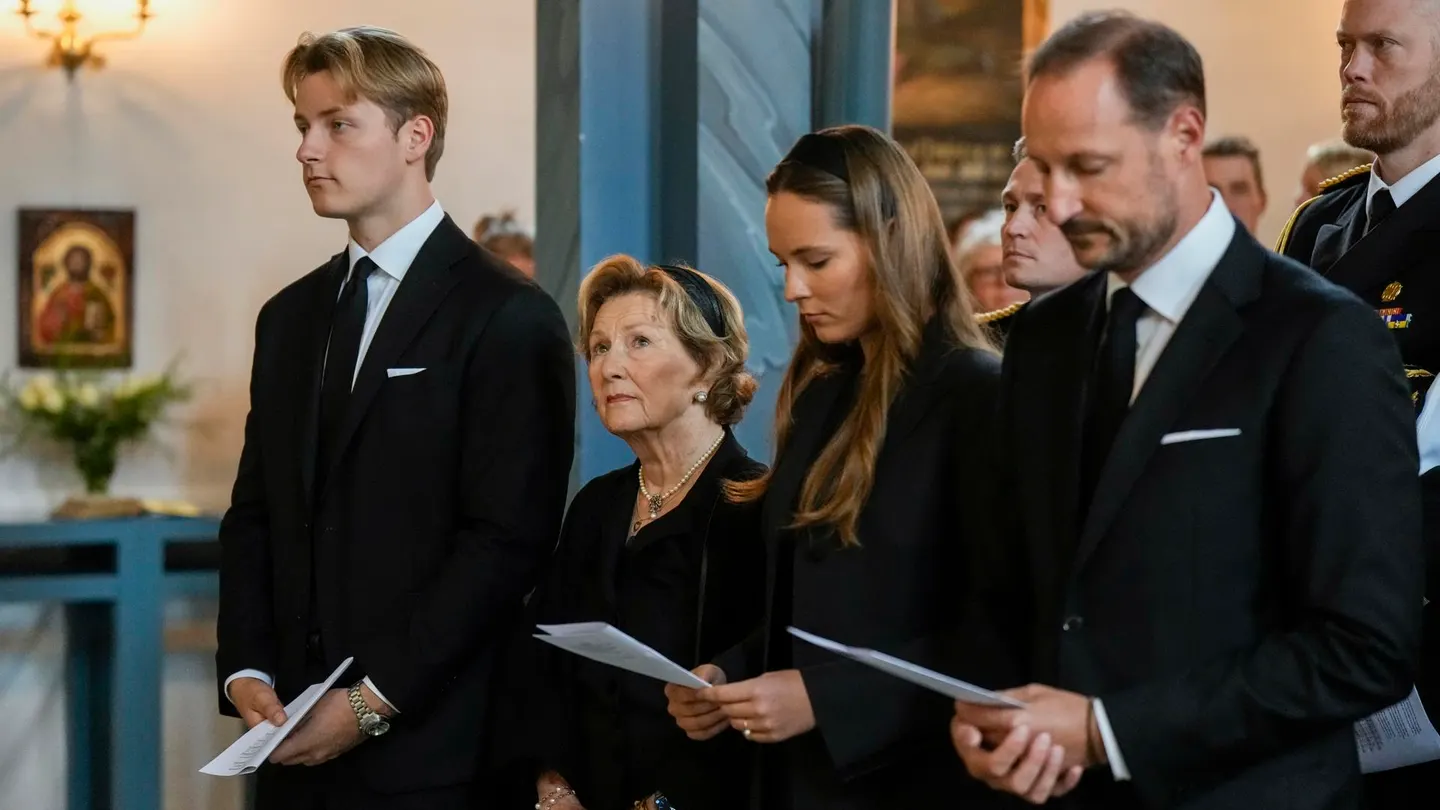 La familia real noruega asiste al funeral del rey Harald V. La familia real noruega asiste al funeral del rey Harald V.