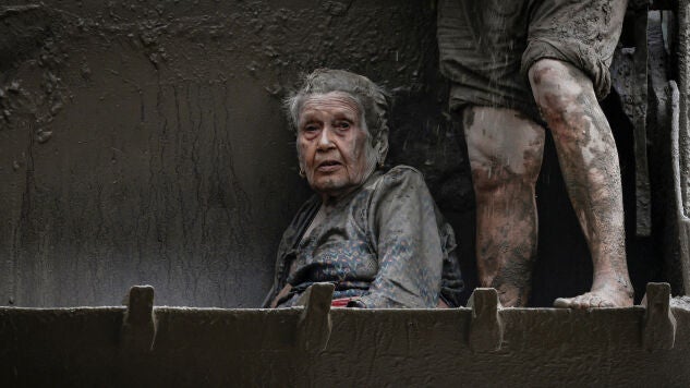 Guna Maya Bohra, la mujer de 97 a&ntilde;os que sobrevivi&oacute; durante horas atrapada en el barro tras las devastadoras inundaciones de Nepal