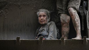 Guna Maya Bohra, la mujer de 97 a&ntilde;os que sobrevivi&oacute; durante horas atrapada en el barro tras las devastadoras inundaciones de Nepal