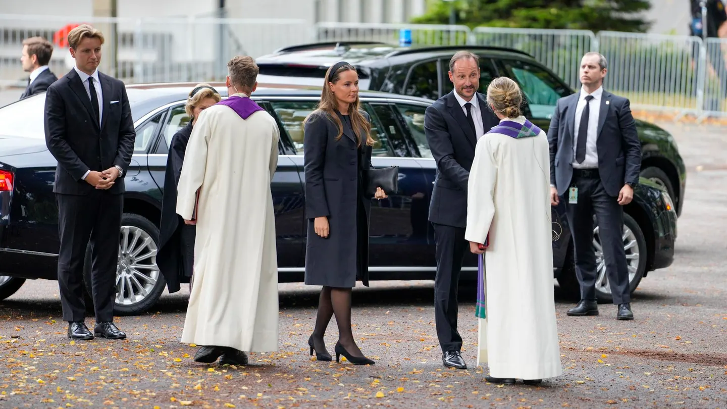 La familia real noruega asiste al funeral del rey Harald V. La familia real noruega asiste al funeral del rey Harald V.