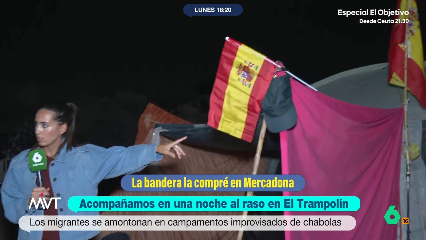 Banderas de España en las chozas de la playa de El Trampolín (Ceuta) Banderas de España en las chozas de la playa de El Trampolín (Ceuta)