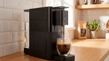 La nueva cafetera de ALDI cuesta 43 euros y promete café intenso con 20 bares de presión La nueva cafetera de ALDI cuesta 43 euros y promete café intenso con 20 bares de presión