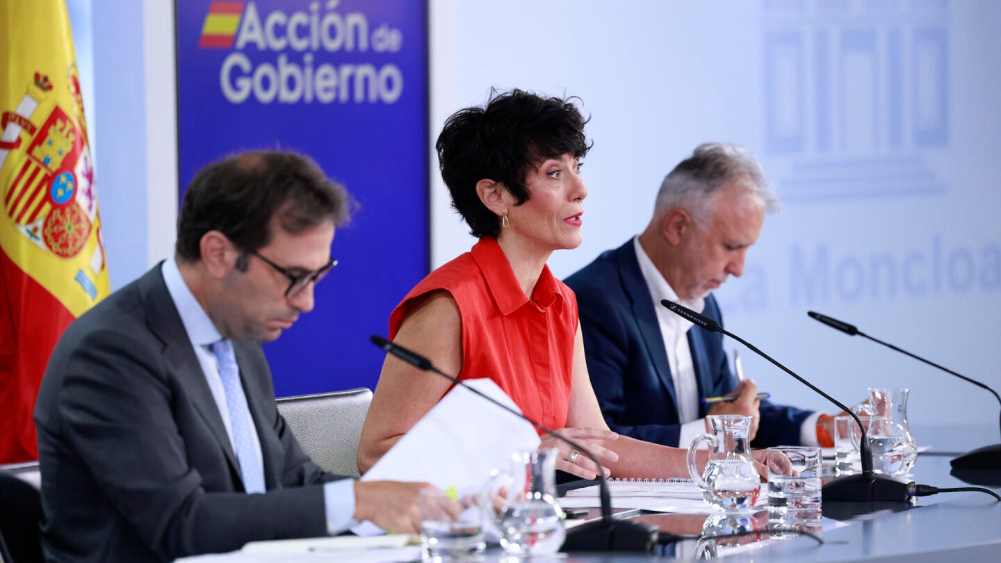 Los ministros Elma Saiz, Carlos Cuerpo y &Aacute;ngel V&iacute;ctor Torres
