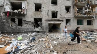 El lugar de un ataque con misiles rusos contra una zona residencial en la ciudad de Boryspil, cerca de Kyiv.