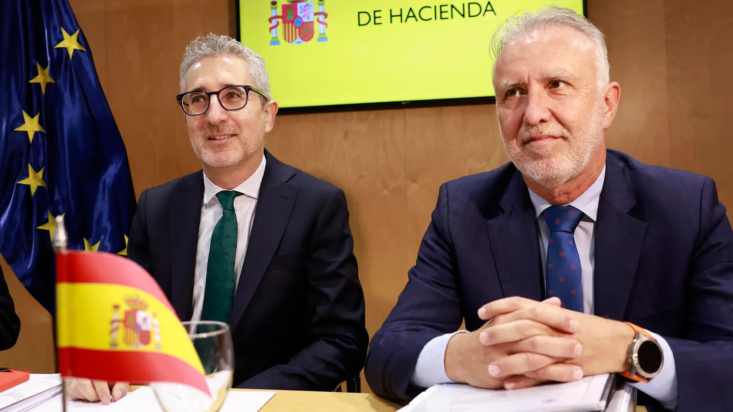 El ministro de Hacienda, Arcadi España (i), y el ministro de Política Territorial y Memoria Democrática, Ángel Víctor Torres, El ministro de Hacienda, Arcadi España (i), y el ministro de Política Territorial y Memoria Democrática, Ángel Víctor Torres,