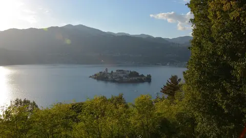 Isla de San Giulio en el lago Orta Isla de San Giulio en el lago Orta