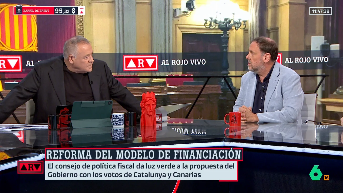 Junqueras responde a las CCAA que critican la reforma del modelo de financiación: "Suerte que ERC lo negocia, sino no tendrían ni un euro más" Junqueras responde a las CCAA que critican la reforma del modelo de financiación: "Suerte que ERC lo negocia, sino no tendrían ni un euro más"
