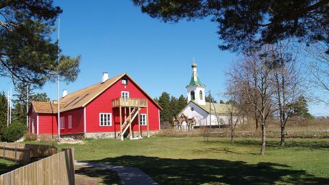 Museo e iglesia de Kihnu