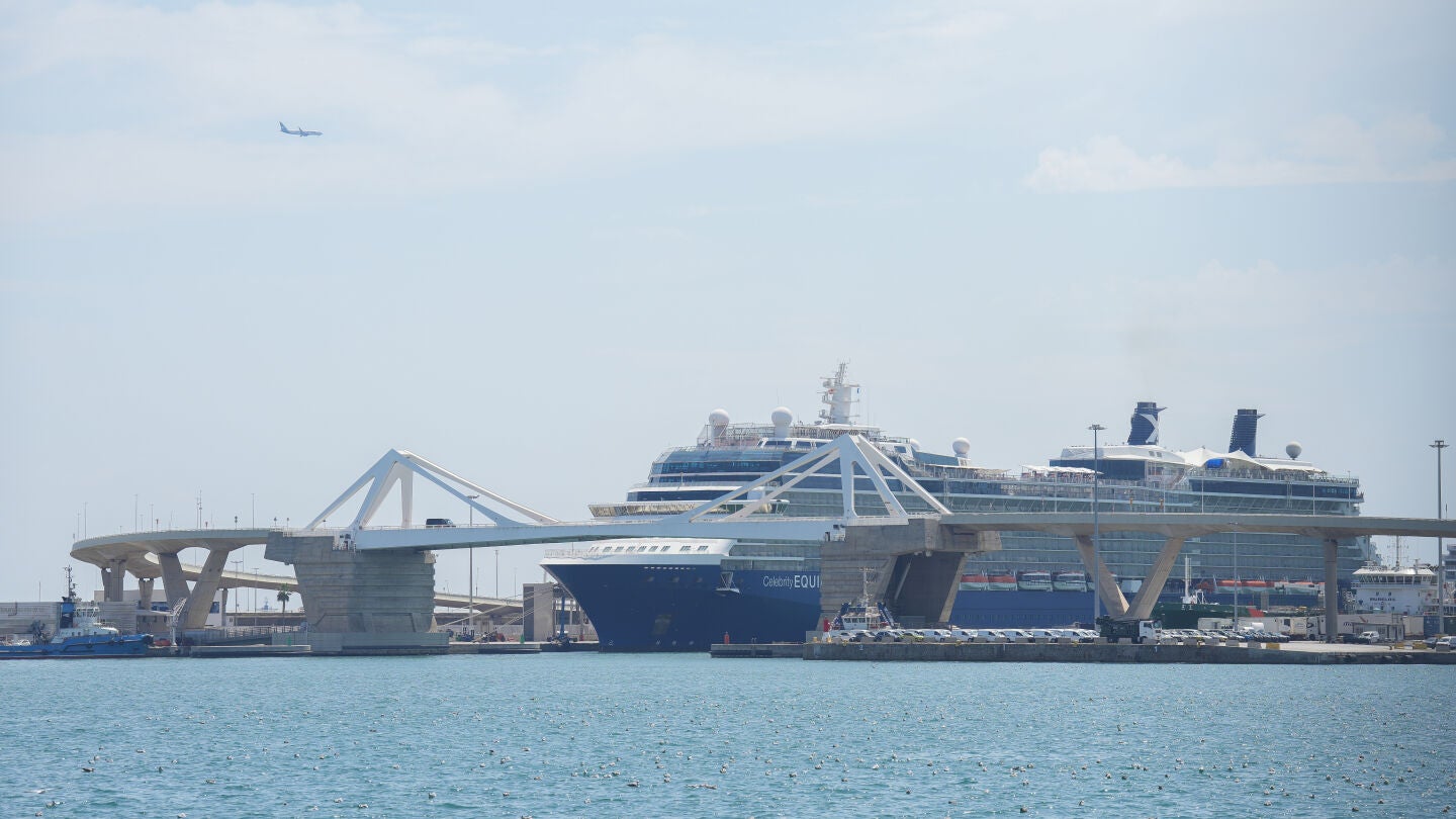 Varios cruceros en la Terminal del puerto en Barcelona, Catalu&ntilde;a (Espa&ntilde;a), en una imagen de archivo