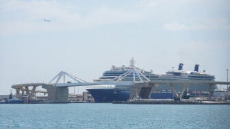 Varios cruceros en la Terminal del puerto en Barcelona, Catalu&ntilde;a (Espa&ntilde;a), en una imagen de archivo