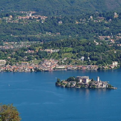 Isla de San Giulio en el lago Orta