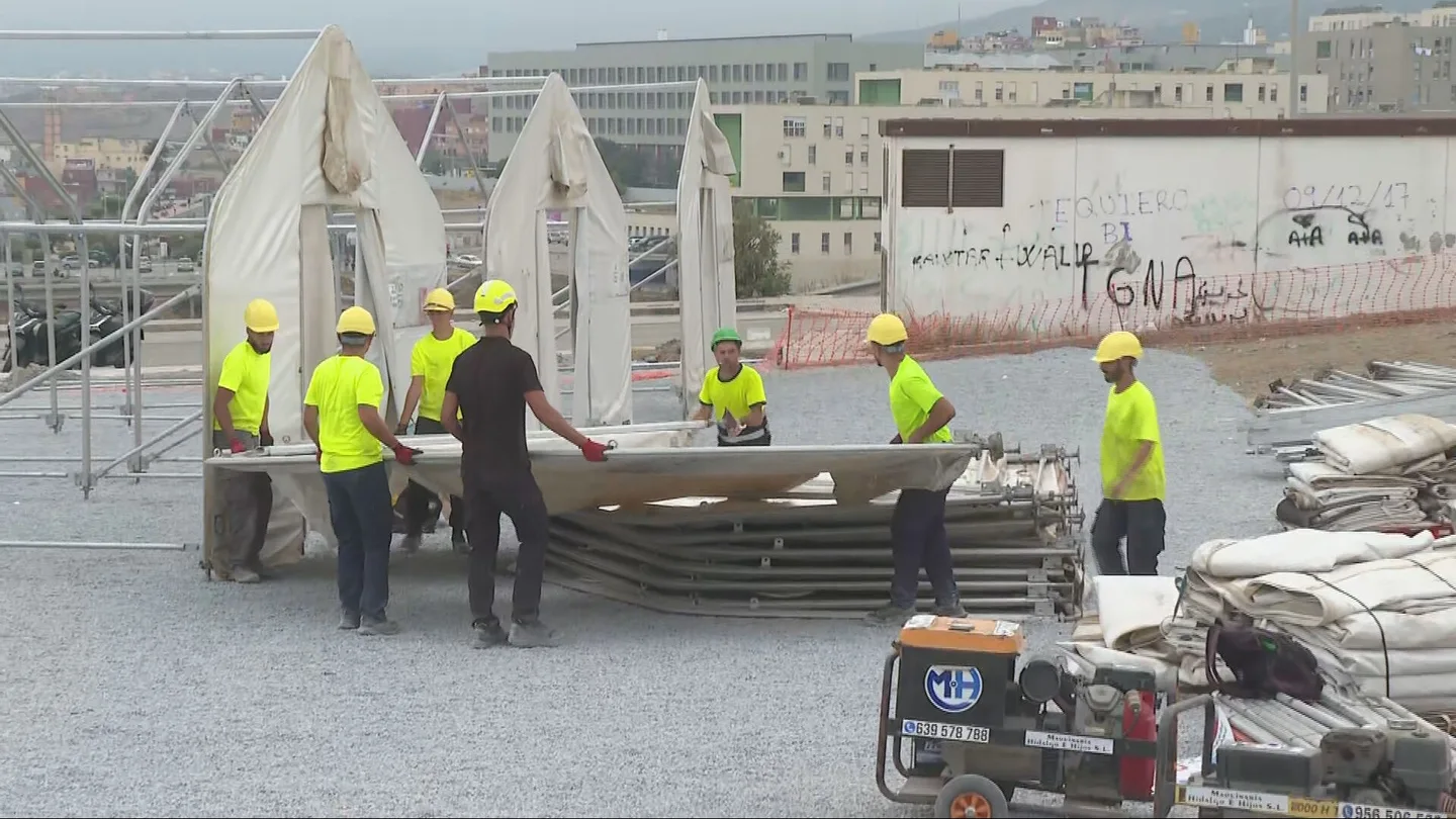 Asentamiento frente a una guardería en Ceuta. Asentamiento frente a una guardería en Ceuta.