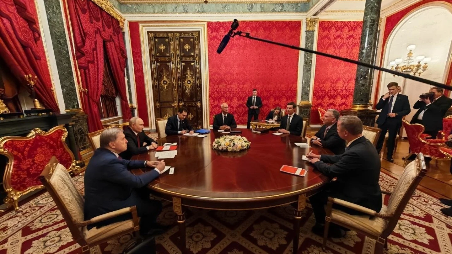 Putin durante su reunión con los emisarios de la Casa Blanca en Moscú Putin durante su reunión con los emisarios de la Casa Blanca en Moscú
