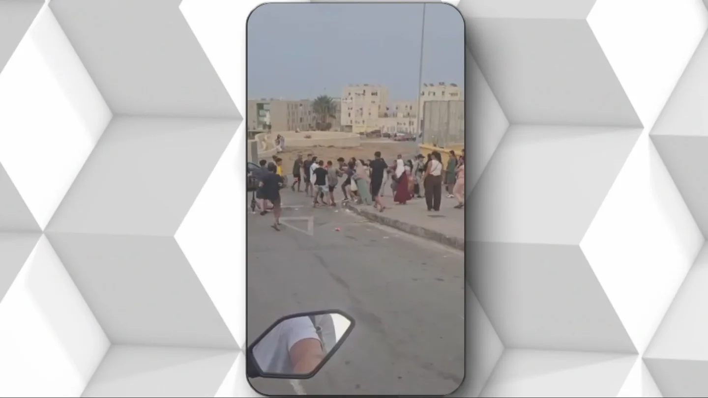 La difícil convivencia en Ceuta: vecinos y migrantes protagonizan una pelea en El Príncipe La difícil convivencia en Ceuta: vecinos y migrantes protagonizan una pelea en El Príncipe