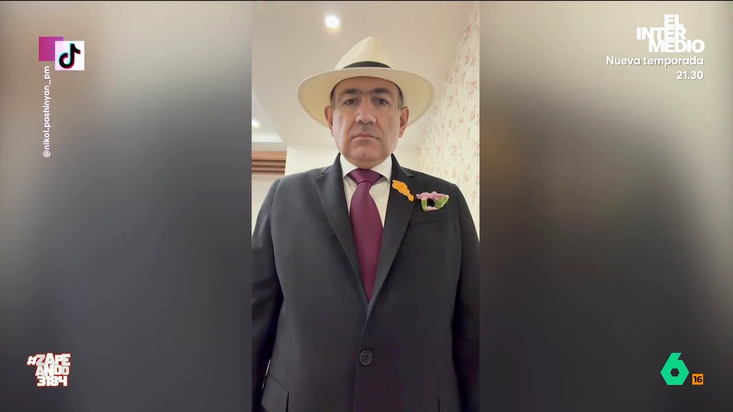 Quique Peinado reacciona al siniestro vídeo que ha publicado el primer ministro armenio: "Desde aquí, viva Armenia por si acaso" Nikol Pashinián ha subido a sus redes sociales un vídeo para mostrar su lado más divertido, pero, tras ver las imágenes, los zapeadores dudan que haya conseguido su objetivo.