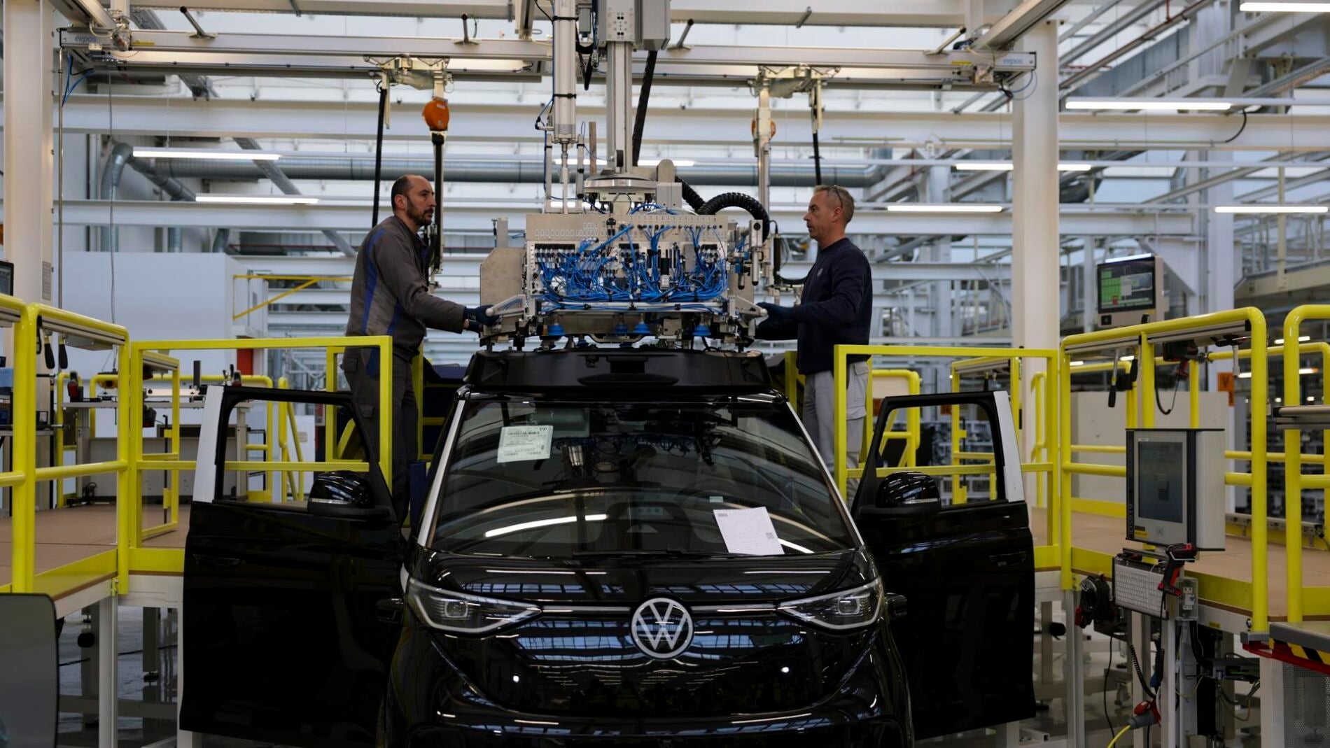 De fabricar coches a armas: Volkswagen vende una de sus fábricas a una empresa israelí para hacer componentes para sistemas aéreos