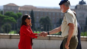 El rey Felipe VI y la ministra de Defensa, Margarita Robles, el pasado viernes.
