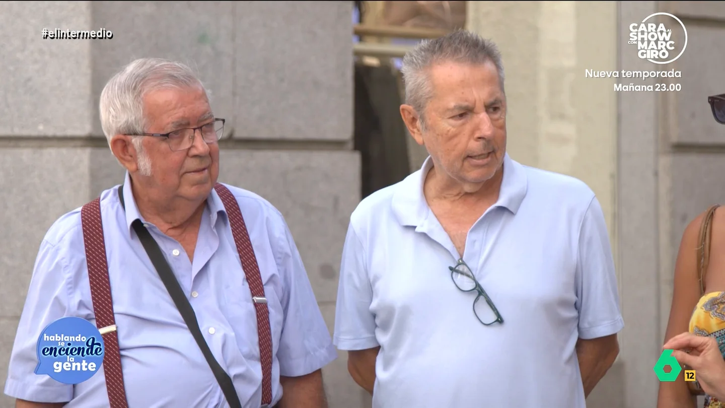 Un hombre, muy crítico con la gestión que ha hecho el Gobierno de la crisis de Ceuta: "Nos han abandonado, me siento humillado" 'Hablando se enciende la gente' vuelve una temporada más. La reportera pregunta por uno de los temas de más candente actualidad: la crisis migratoria que está ocurriendo en Ceuta. ¿Está Marruecos detrás de lo sucedido? ¿Qué opinan de la gestión del Gobierno?