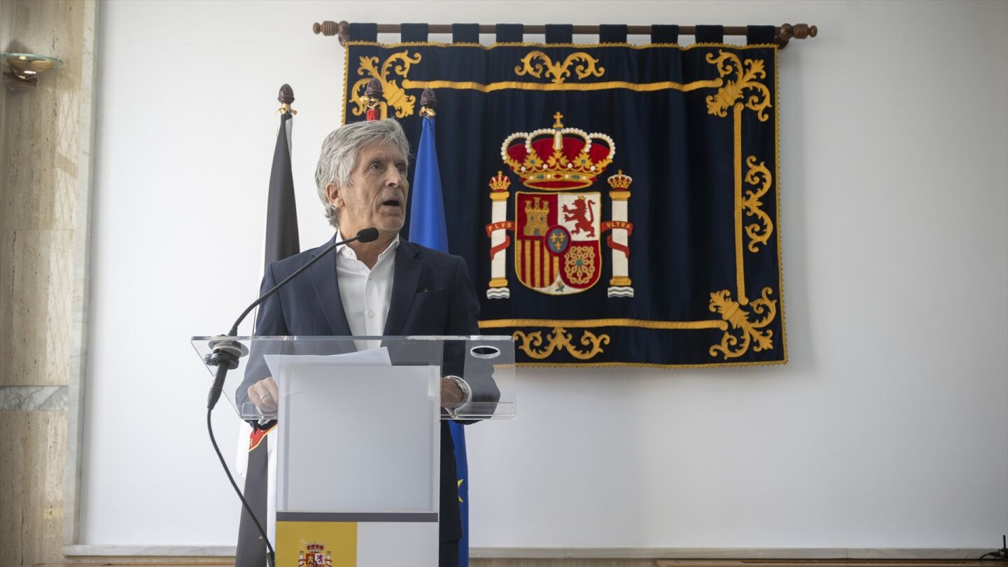 El ministro del Interior, Fernando Grande-Marlaska, atiende a los medios en la Delegaci&oacute;n del Gobierno en Ceuta, a 8 de septiembre de 2026, en Ceuta (Espa&ntilde;a).