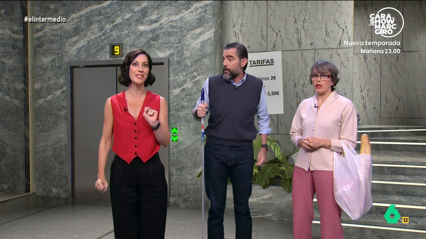'Ayuso' se muda a su nuevo piso y privatiza los servicios de la comunidad: "Estoy maximizando los recursos, ciao pescao" Cristina Gallego se convierte en Isabel Díaz Ayuso, que ultima su mudanza a su nuevo piso y pone patas arriba la comunidad. Ascensor por tres euros y medio y otros diez al vecino que quiera usar su telefonillo.