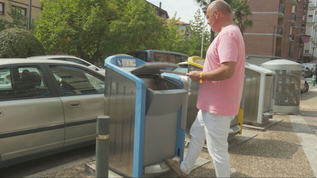 Recuperan 40.000 euros en d&eacute;cimos que un lotero tir&oacute; por error a un contenedor en &Aacute;lava