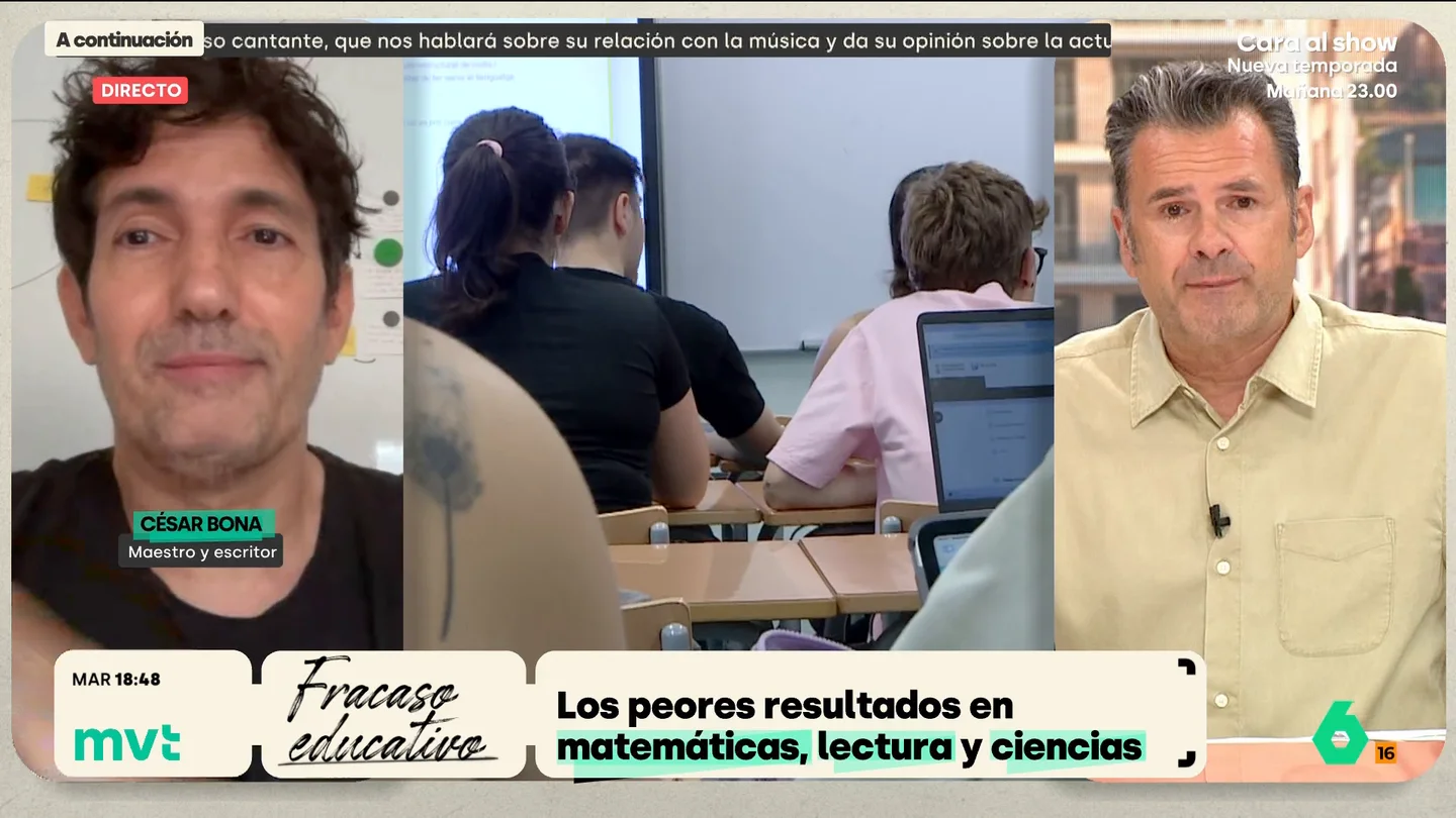César Bona, sobre los resultados del Informe PISA: "No es cuánto tiempo pasan delante de una pantalla, sino qué está sustituyendo" El maestro indica que responsabilizar al uso de teléfonos móviles o las pantallas a los nefastos resultados "es una simplificación importante". Para el escritor, el reto es saber cómo se va a recuperar el tiempo que se pasa frente a esas pantallas.