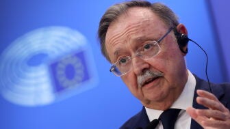 El presidente de Ceuta, Juan Jes&uacute;s Vivas, durante una rueda de prensa en el Parlamento Europeo