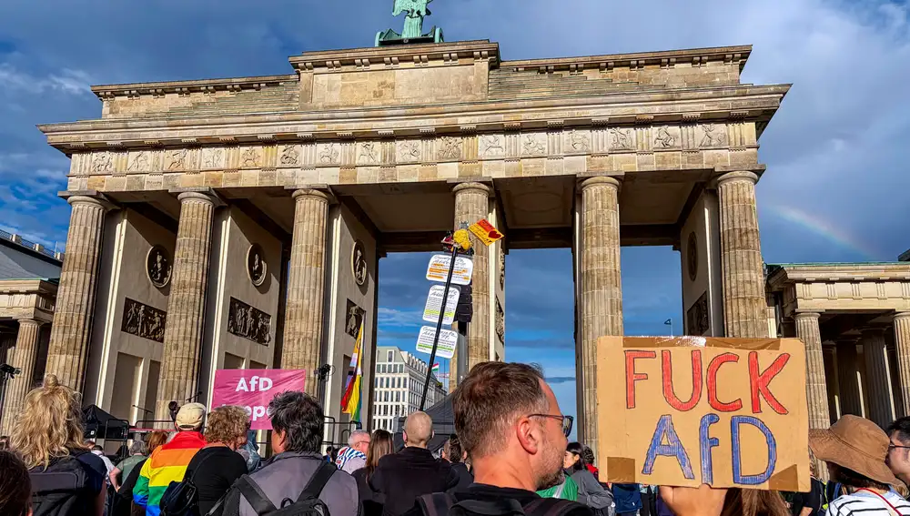 Varios miles de personas se manifestaron este lunes en Berlín contra la ultraderecha Varios miles de personas se manifestaron este lunes en Berlín contra la ultraderecha