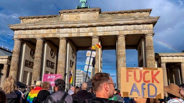 Varios miles de personas se manifestaron este lunes en Berl&iacute;n contra la ultraderecha