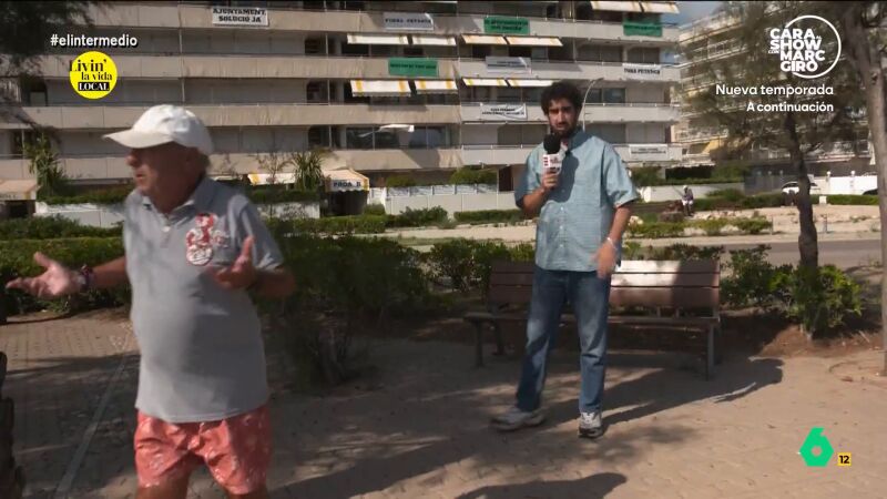 Un petanquero, en Calafell, evita a hablar con Isma Juárez sobre el conflicto vecinal: "Vengo de Zaragoza y quiero paz" Un petanquero, en Calafell, evita a hablar con Isma Juárez sobre el conflicto vecinal: "Vengo de Zaragoza y quiero paz"