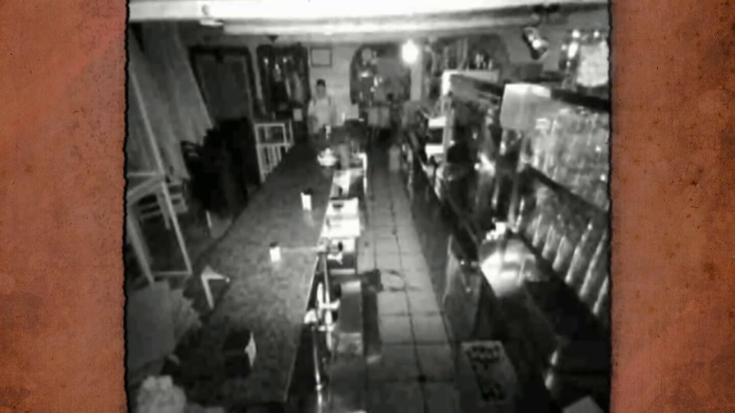 As&iacute; reacciona Alberto Chicote al descubrir al "fantasma" de 'La bodeguita de los 50' en Pesadilla en la cocina
