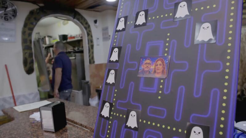 Chicote convierte 'Bodeguita Los 50' en un 'come cocos' para destapar los problemas: "&iquest;Rellenas sobre sucio?"