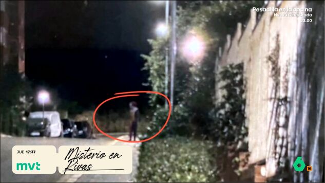 En redes sociales se han comenzado a compartir unas inquietantes im&aacute;genes en las que se puede ver a una o varias personas vestidas de payaso recorriendo las calles de este municipio madrile&ntilde;o. 