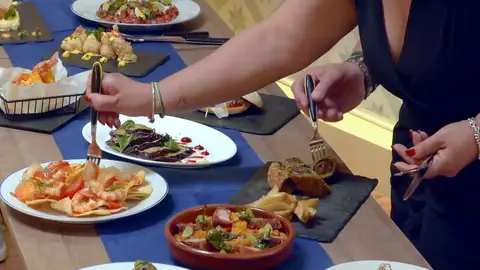 Chicote reinventa la carta de 'Bodeguita Los 50' con sabor sevillano: bocadillo de pringá, flamenquín y migas Chicote reinventa la carta de 'Bodeguita Los 50' con sabor sevillano: bocadillo de pringá, flamenquín y migas